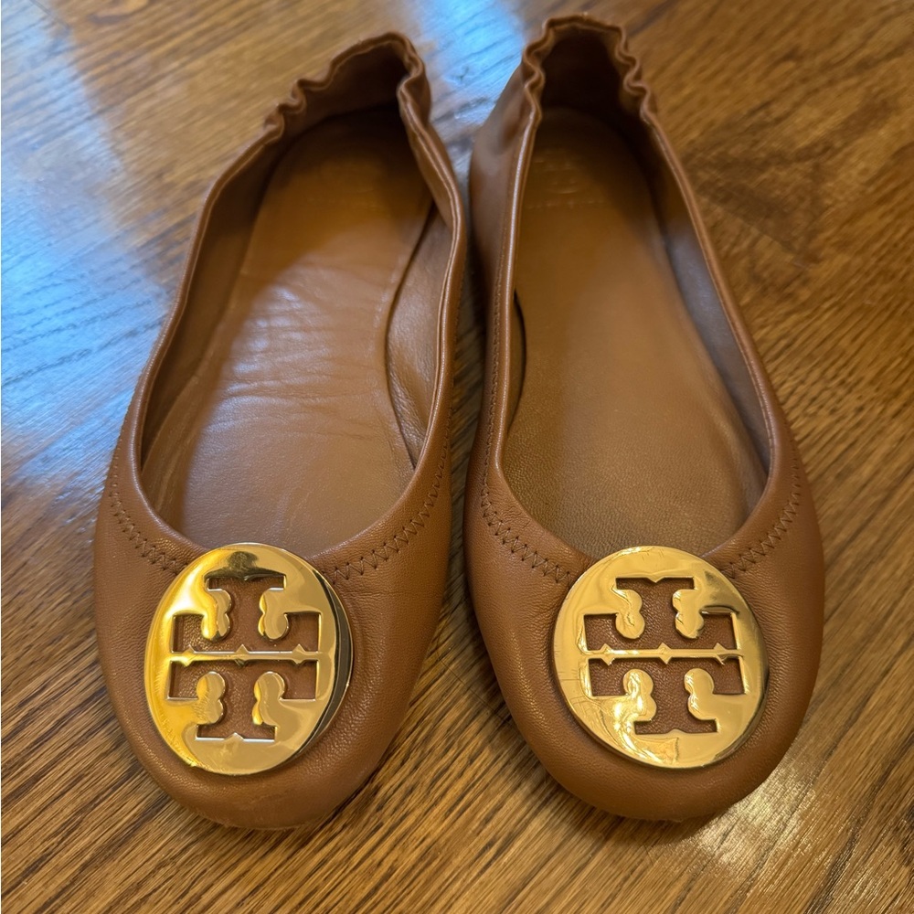 Tory Burch Tan and Gold Leather Minnie Flats Size 6